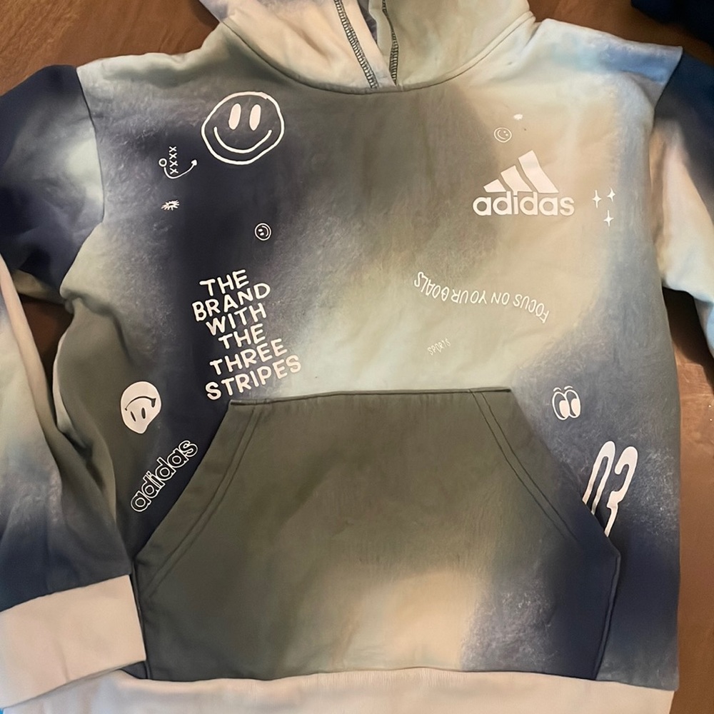 Adidas Sweatshirt 💙🙂 Unique and Like Brand New!